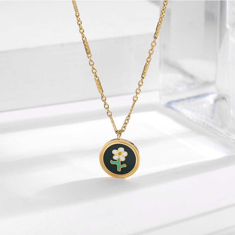 Flower black and green round necklace