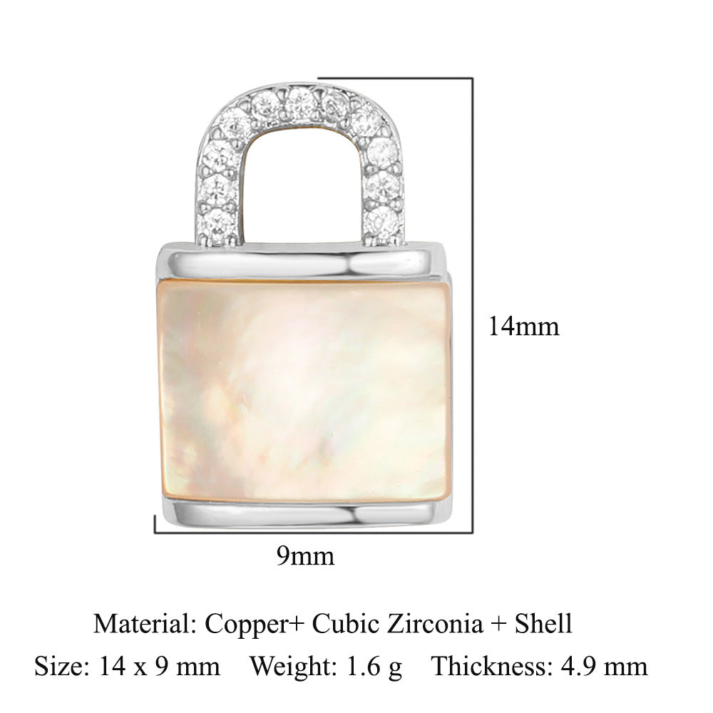 Heart-shaped wings square round zircon pendant.