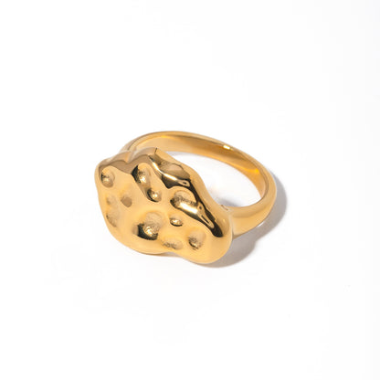 Irregular hammer pattern asymmetric ring