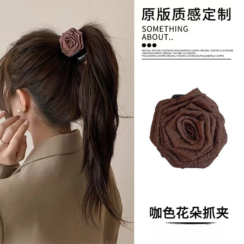 Three-dimensional rose hairpin