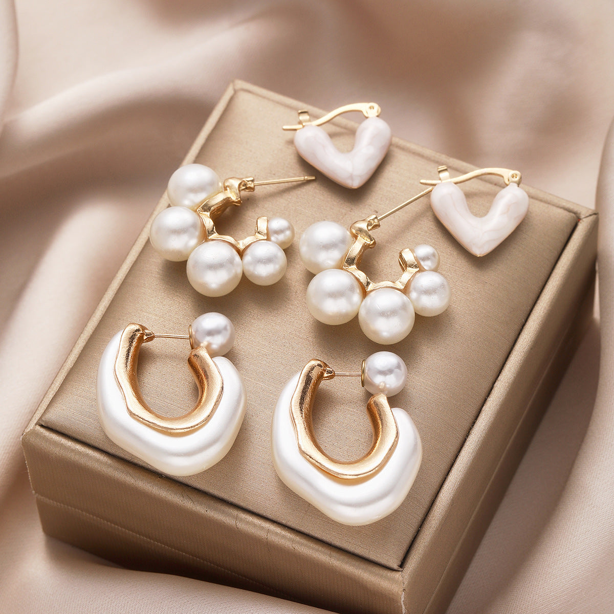 Gold Oil Drop Heart Pearl Earring Set