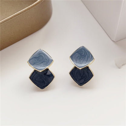 Splicing contrasting stud earrings