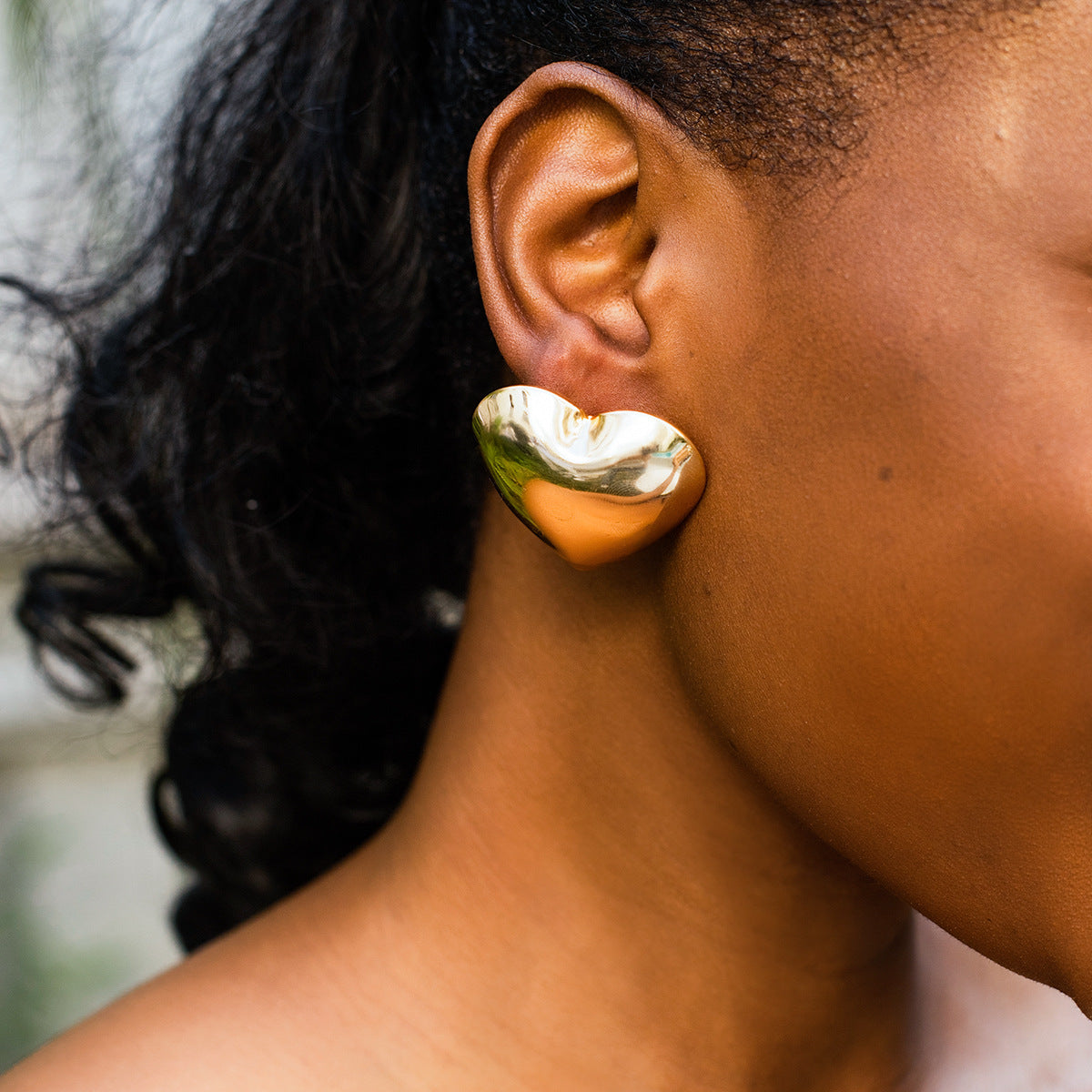 Rhinestone flower stud earrings