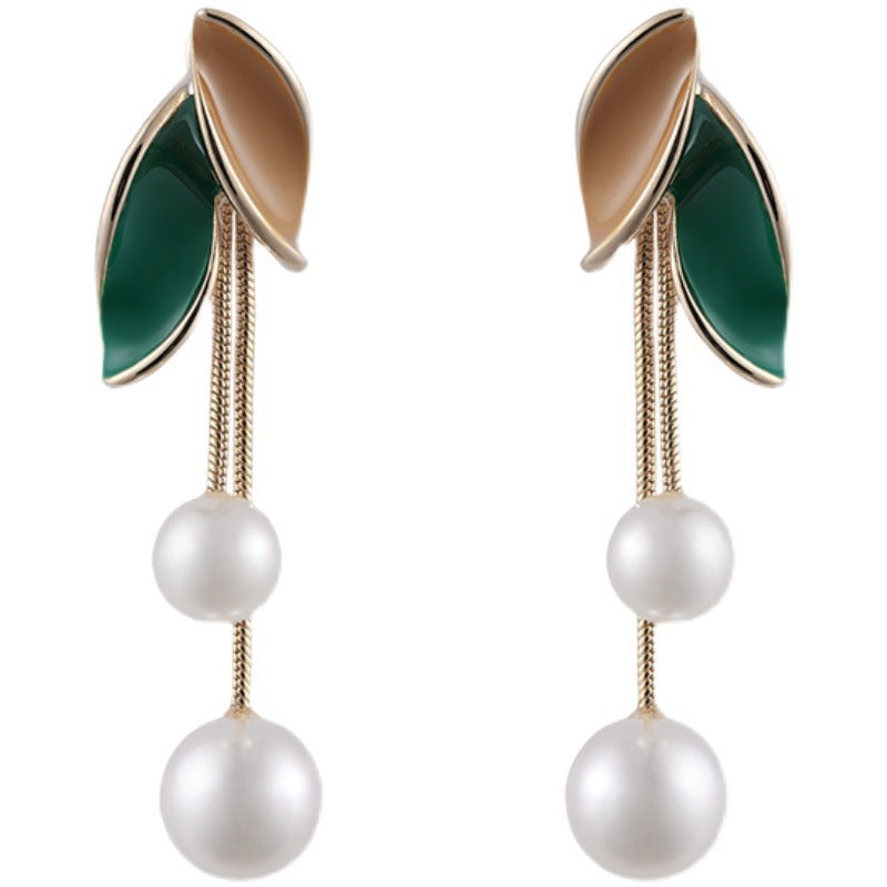 Pearl leaf fringed earrings