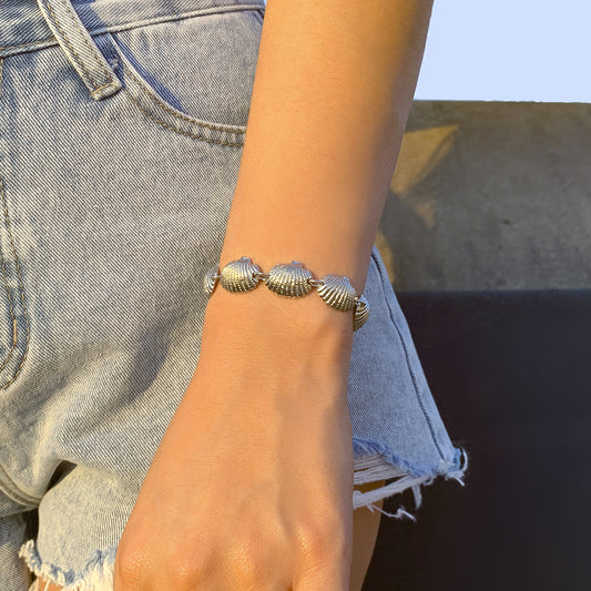 Shell scallop bracelet for women