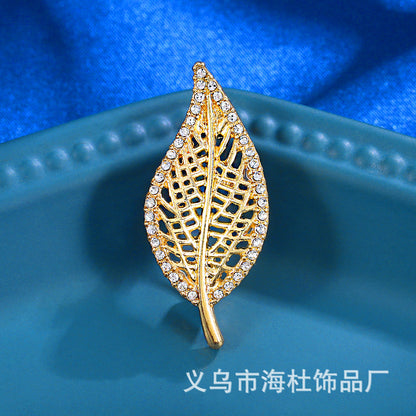 Leaf anti-light brooch