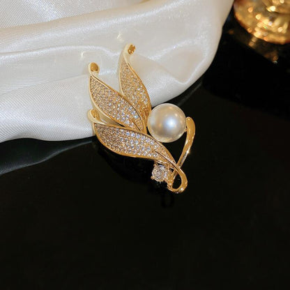 Leaf Pearl Bow Brooch