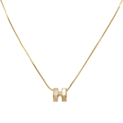 Letter three-dimensional H necklace