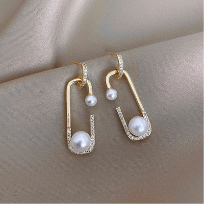 New design pin pearl earrings