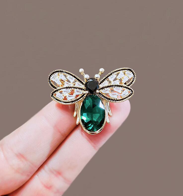 Little Bee Brooch Premium Sense