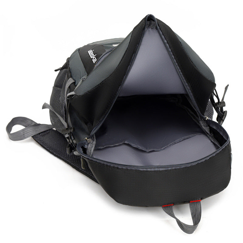 Large capacity mountaineering backpack