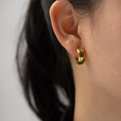 Leaf stud earrings