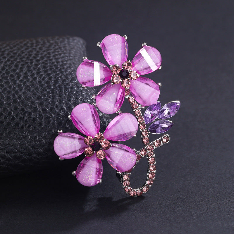 New light luxury flower brooch