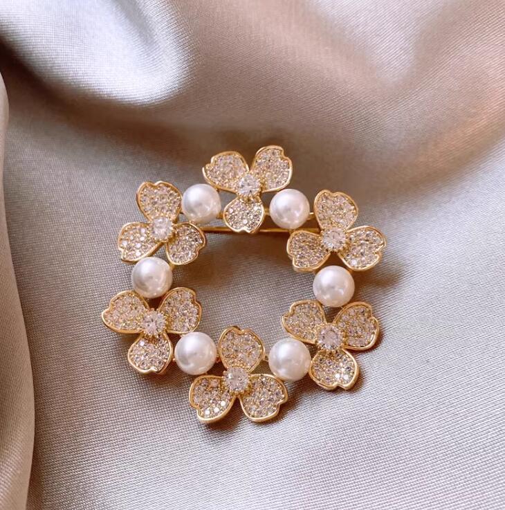 Zircon Wreath Pearl Brooch