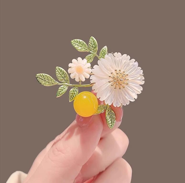 Little Daisy Flower Brooch Pearl