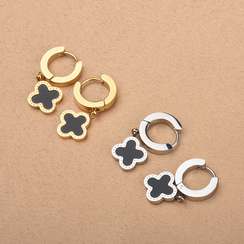 Ear buckle lucky four-leaf clover