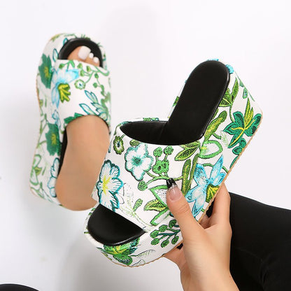 New wedge heel embroidered slippers