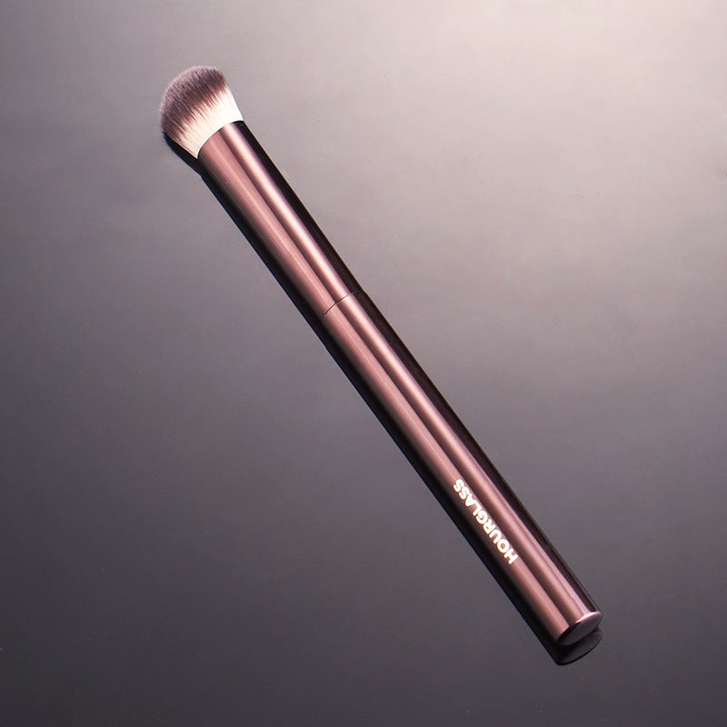 HG Crescent Medium Foundation & Concealer Brush