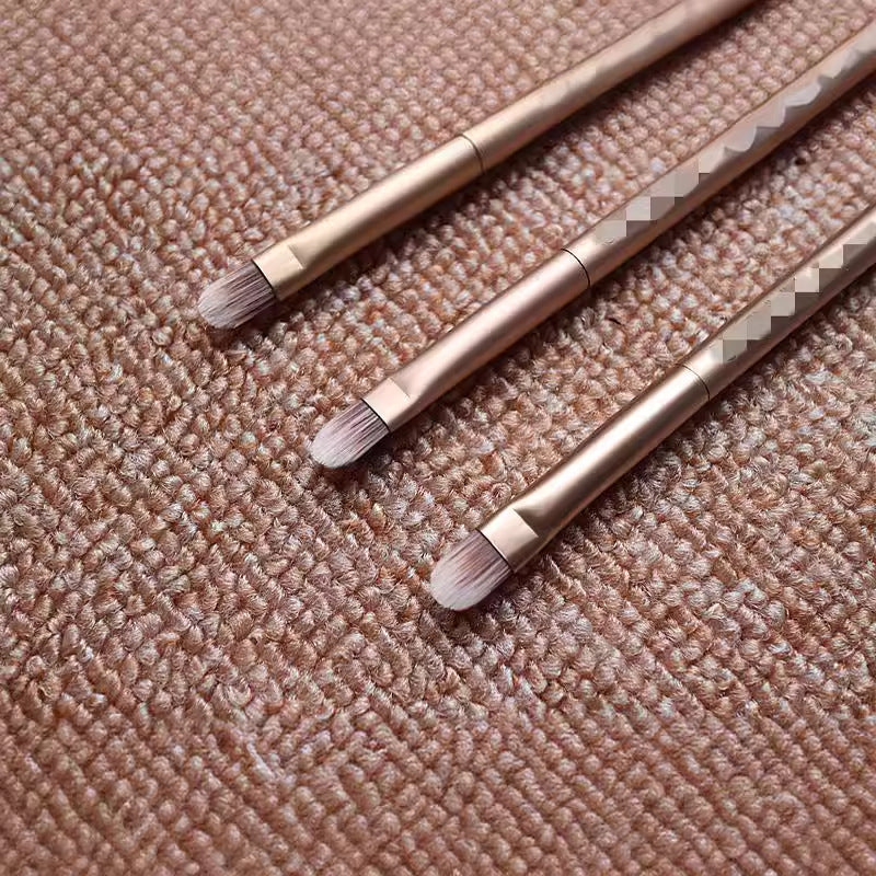 UD3 Dual-Head Eyeshadow and Concealer Brush