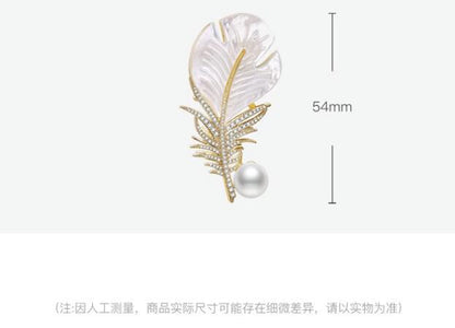 New feather brooch high-end