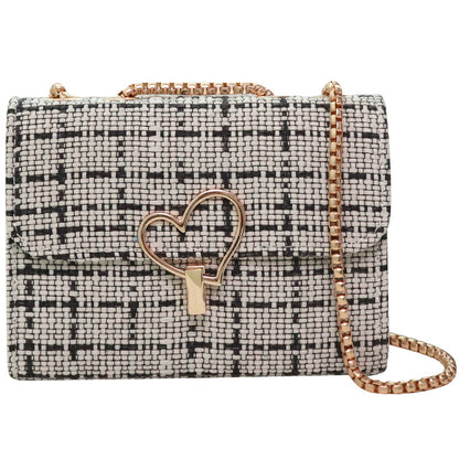 Plaid square bag is fashionable and versatile.