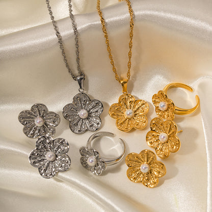 Flower Pendant Necklace