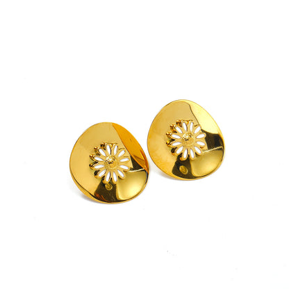 Round daisy stud earrings