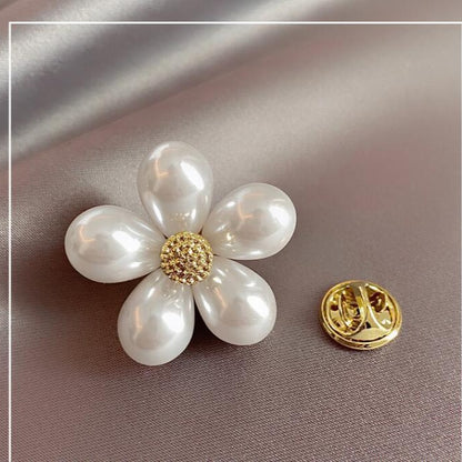 Pearl Flower Brooch