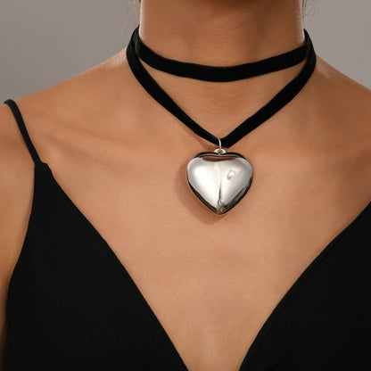 Double-layer velvet heart necklace