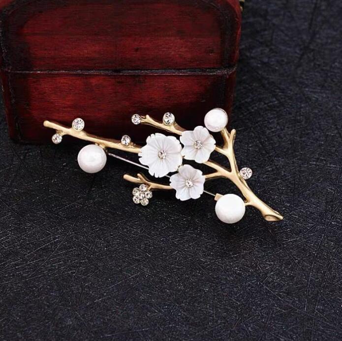 Plum blossom snow shell brooch