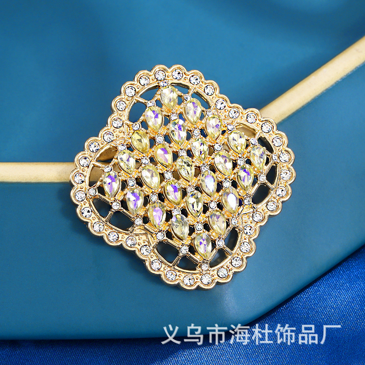 Brooch four-leaf flower new