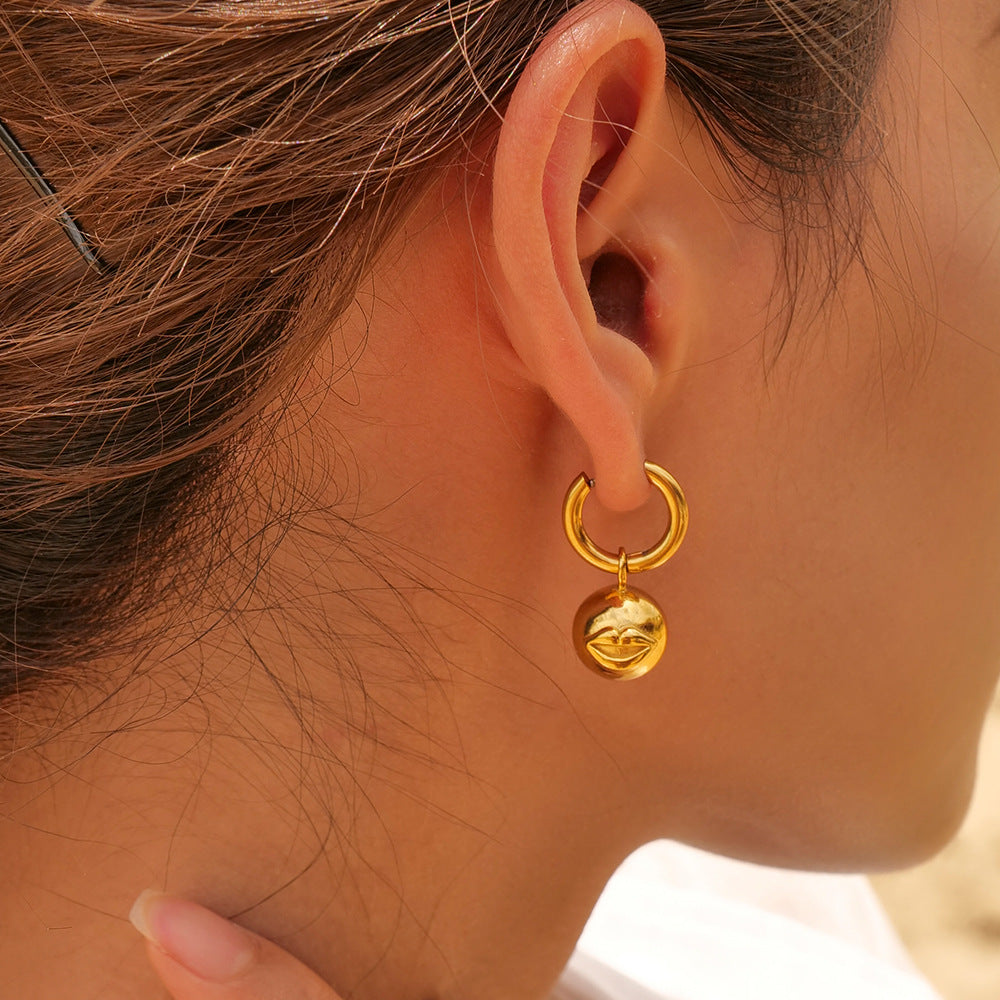 Pendientes de aro con giro de moda 