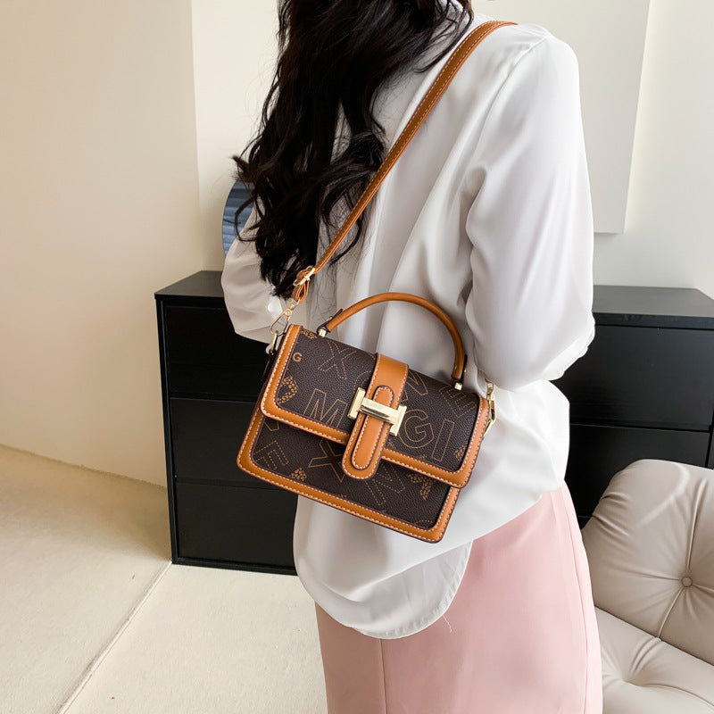 Versatile handbag small square bag