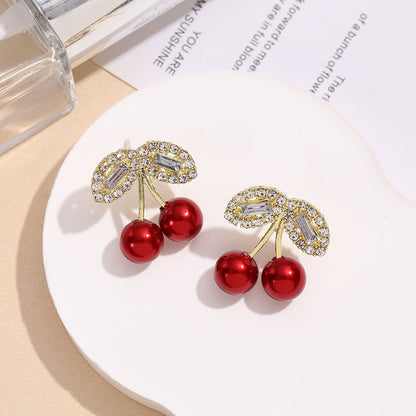 Pendientes de cereza con diamantes a la moda 