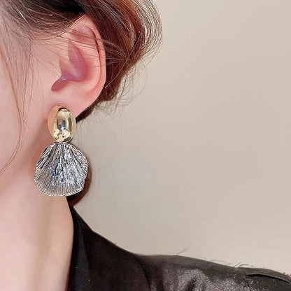 Shell design earrings