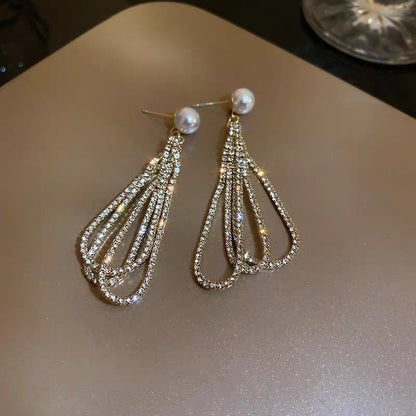 Temperament drop-shaped pearl earrings with diamonds