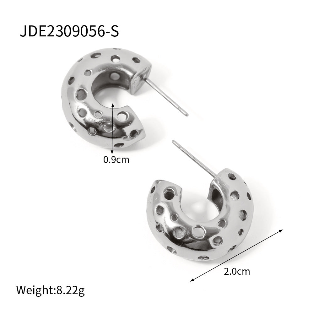 Pendientes redondos huecos en forma de C 