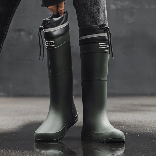 Wearing versatile non-slip rain boots