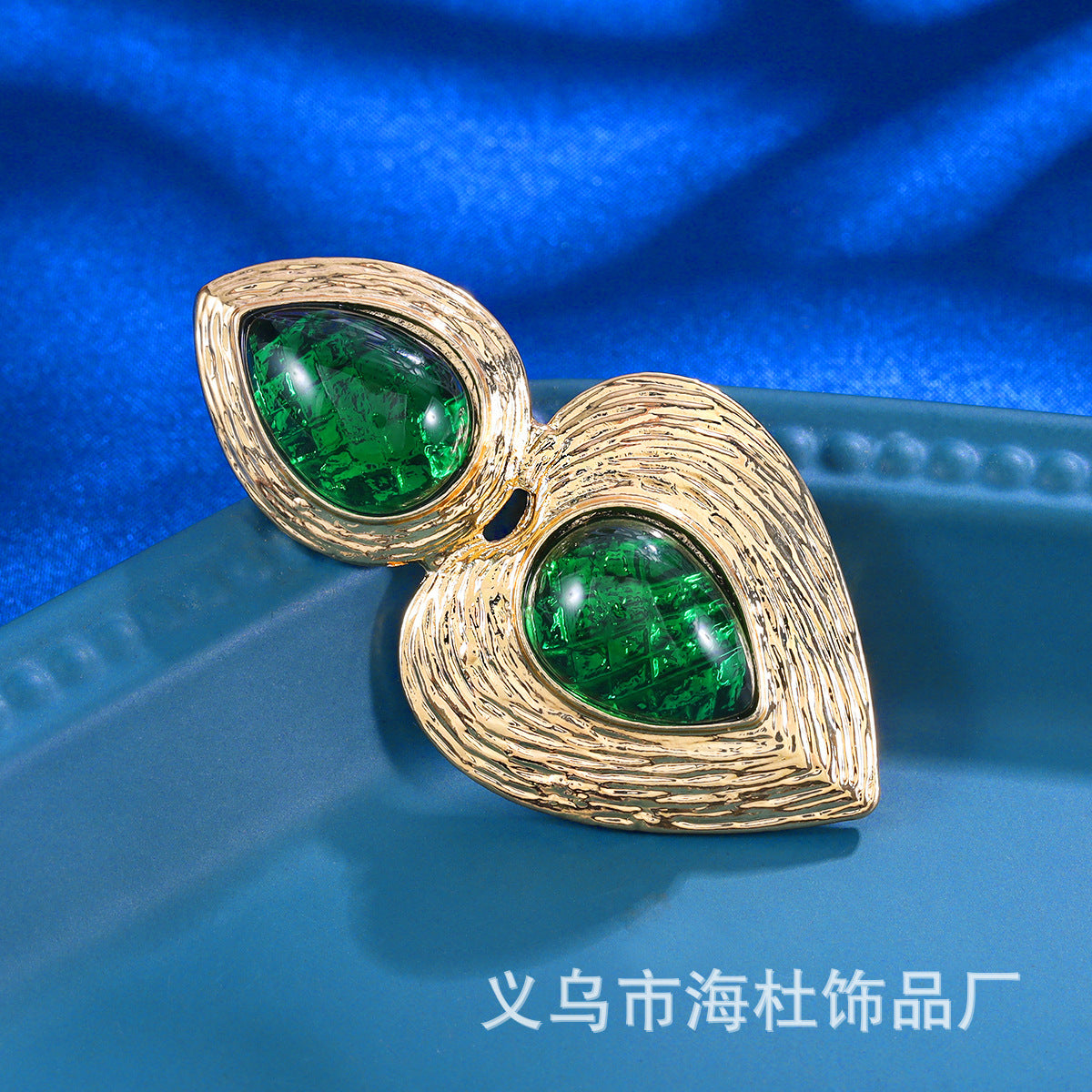 Exaggerated glazed brooch fashion