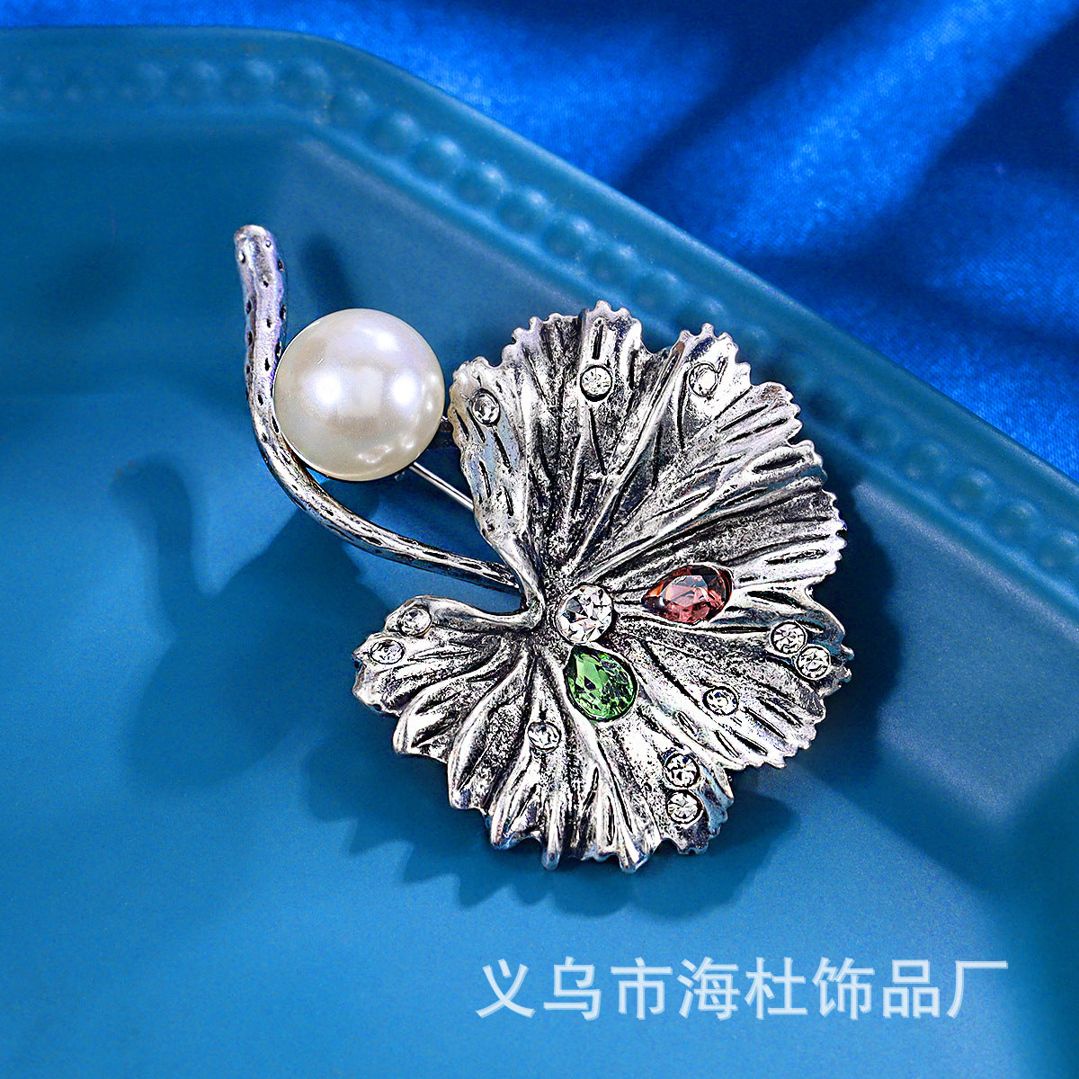 Pearl Leaf Brooch Plating