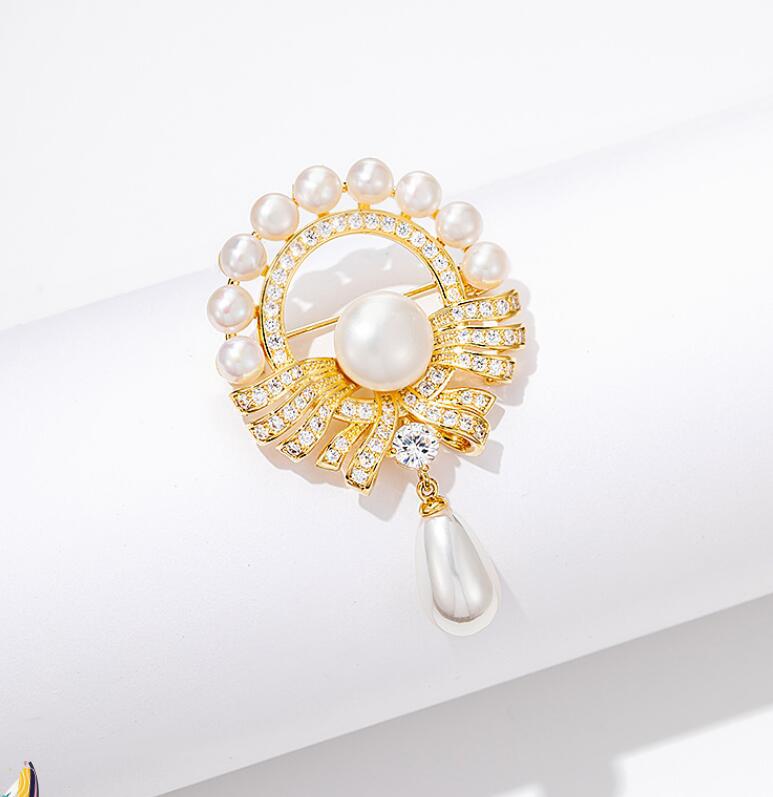 Pearl brooch for high-end women