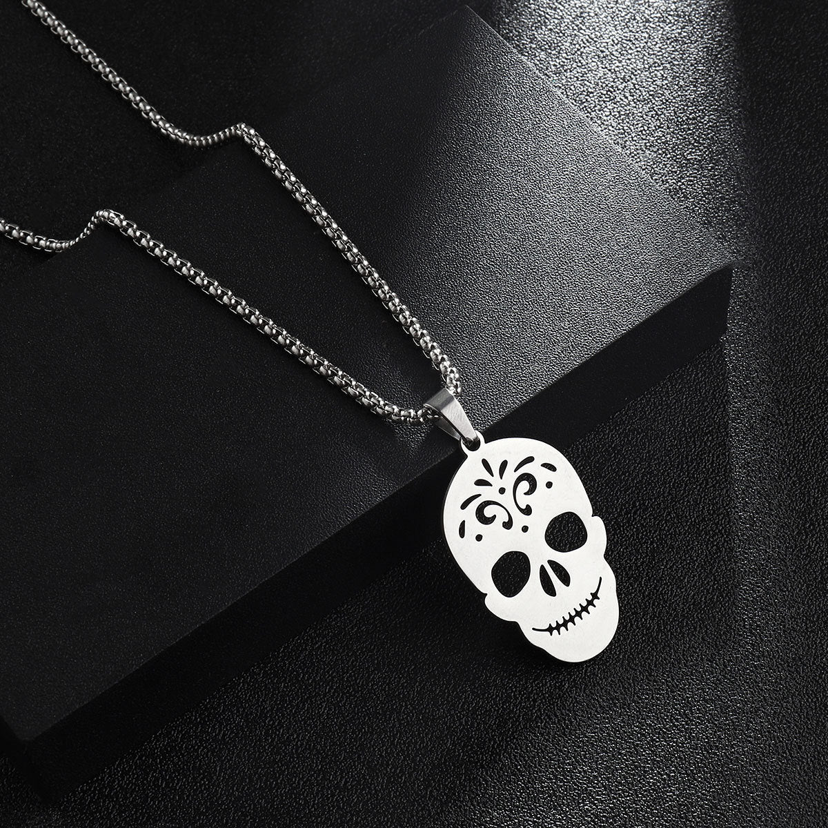 Skull necklace stainless steel