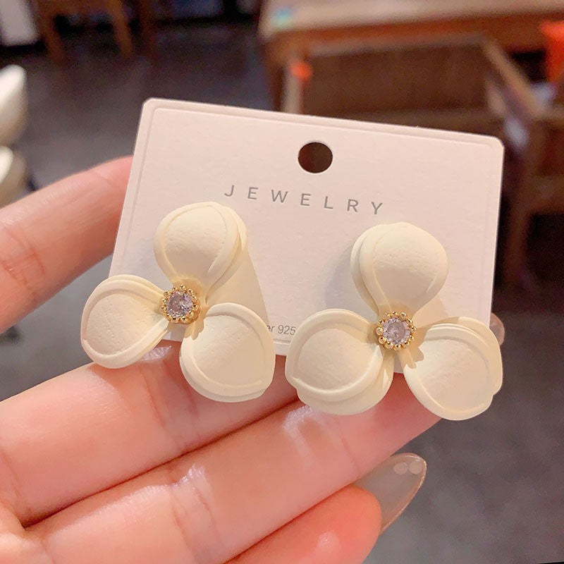 Mori flower with diamond stud earrings