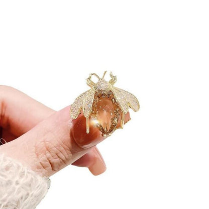 Bee Brooch Girl