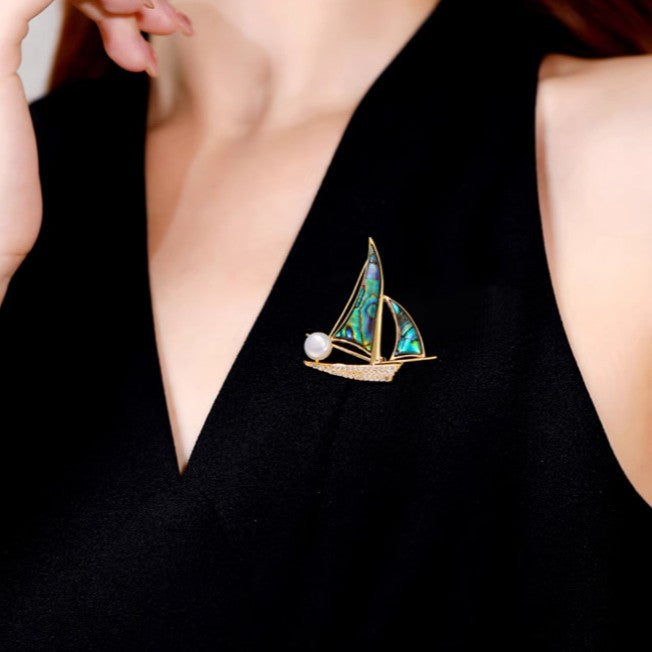 Small sail brooch