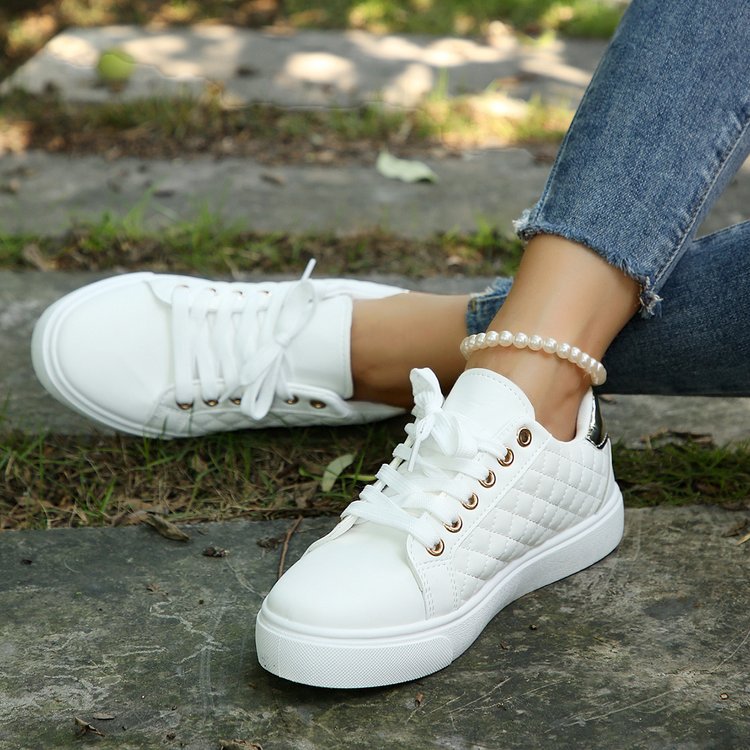 Flat bottom embroidered flat bottom white shoes