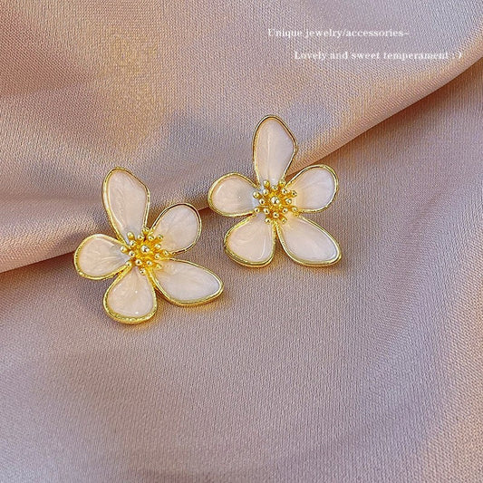 Pendientes de moda con forma de flor dulce 