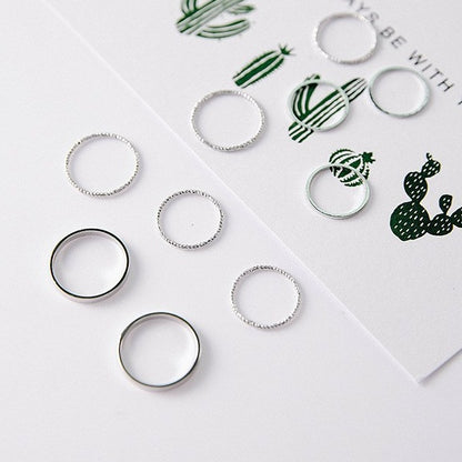 Ten-piece set of rings and thin rings.