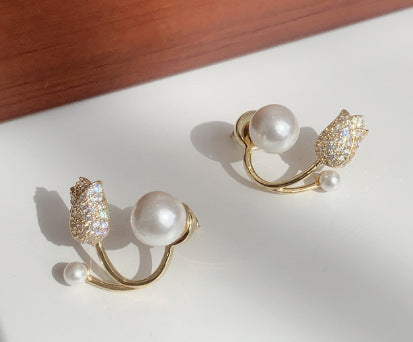 Tulip pearl earrings