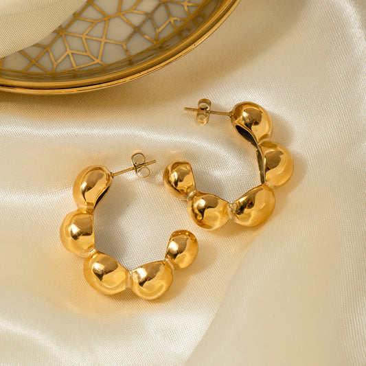 Five hemisphere C-shaped earrings